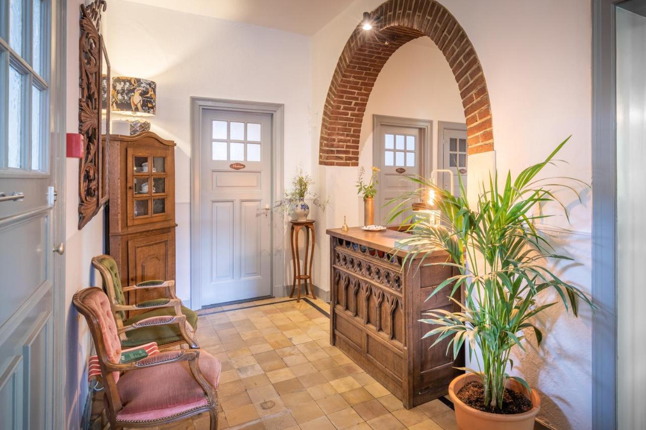 Nieuw Antiek Hotel Helden