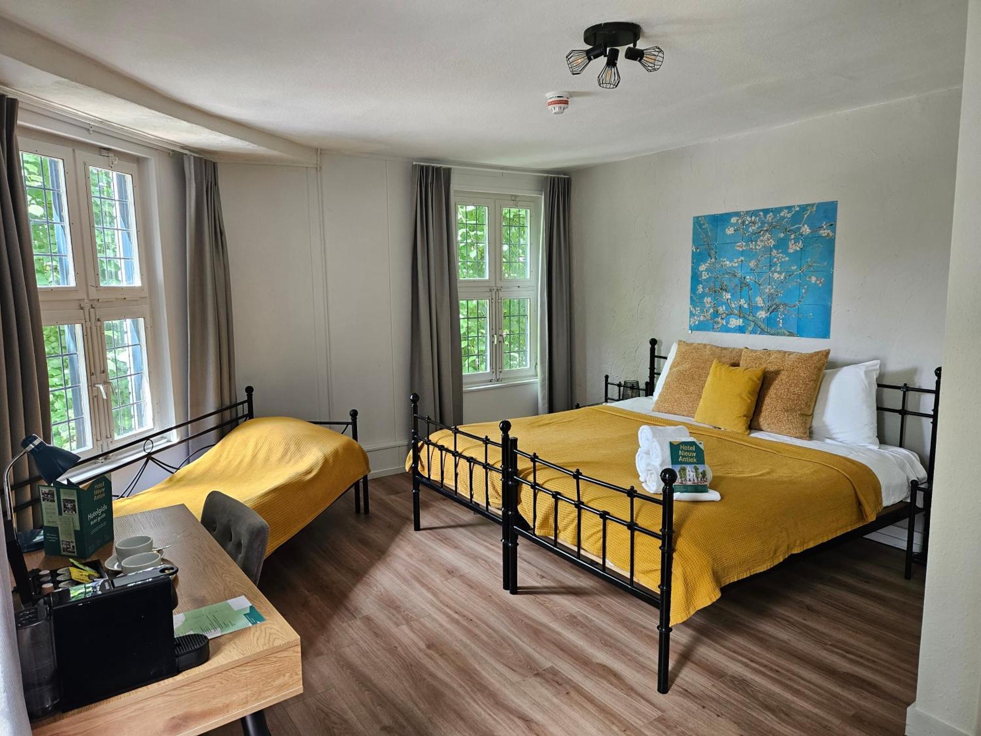Nieuw Antiek Hotel Helden