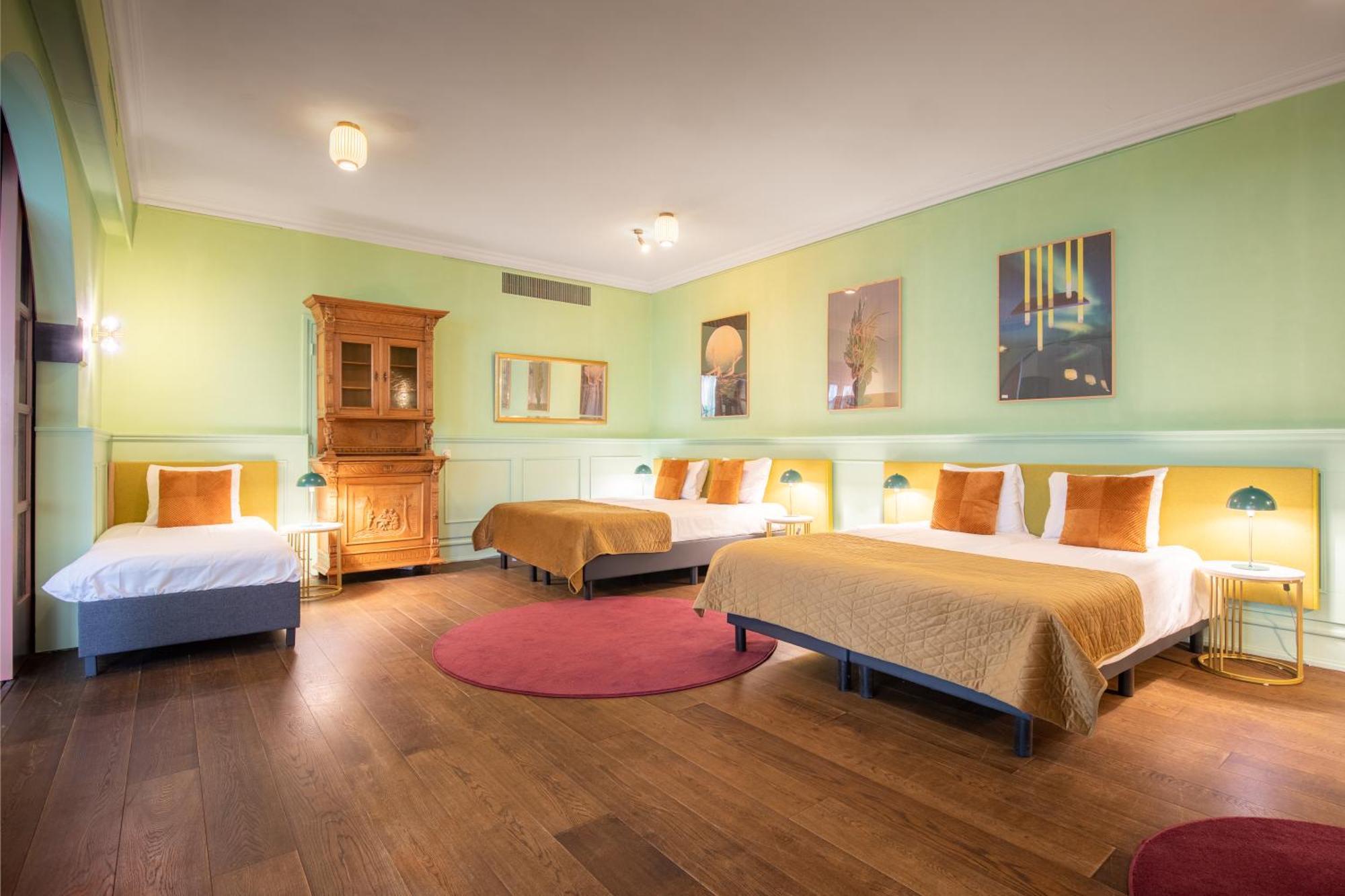 Nieuw Antiek Hotel Helden